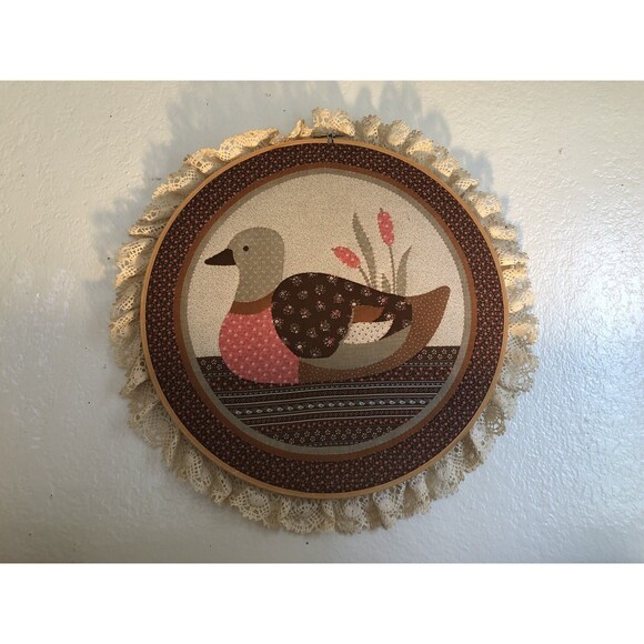 Vintage Handmade Quilted Geese Applique Round Wood Frame Art Wall Hanging 12” - Picture 1 of 4